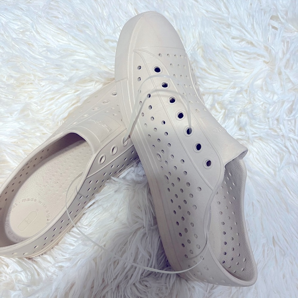 Native water shoes size 11 w or 9 m
